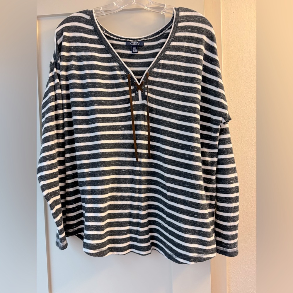 Chaps Size Large Black and White striped distressed top